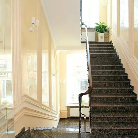 Vintage Hotel 3*